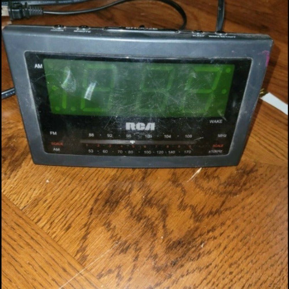 RCA 2 Band Am/Fm Clock Radio, Model RP3701A
